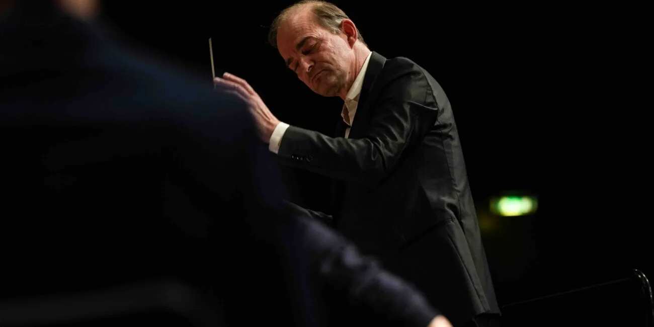 Adrian Werum Conducting at Liederhalle Stuttgart Foto: Firat Tuncer